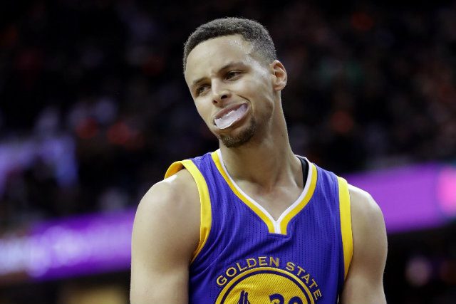 Curry likely to face fine, not suspension, for tossing mouthpiece
