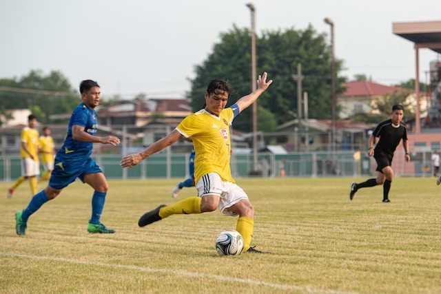 BUBBLE. Kaya FC forward Joven Bedic brings down the ball against Philippine Air Force. Photo from Kaya-Iloilo FC 