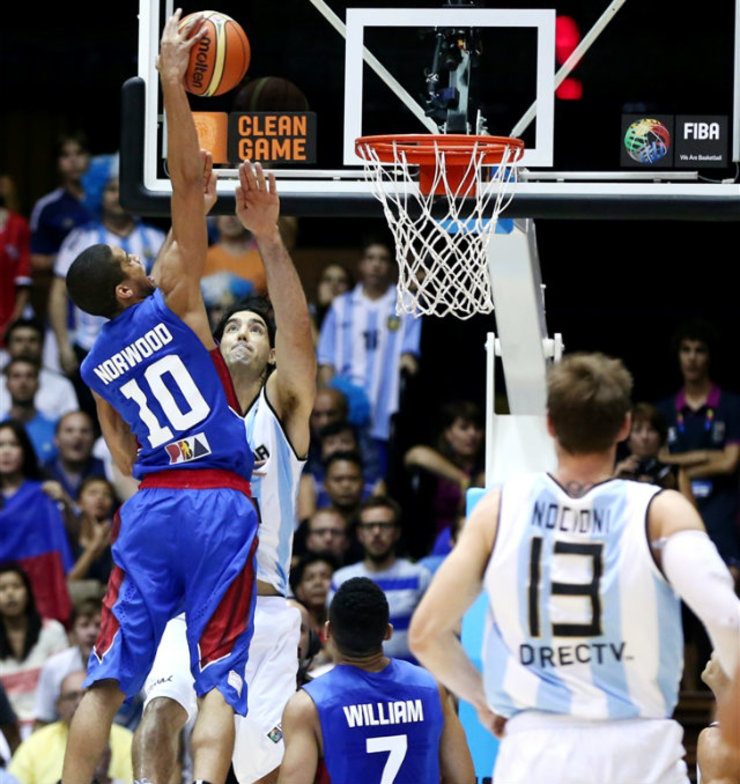 Gabe Norwood showed he wasn't intimidated by NBA veteran Luis Scola by throwing down a monster dunk in his face. Photo from FIBA.com
