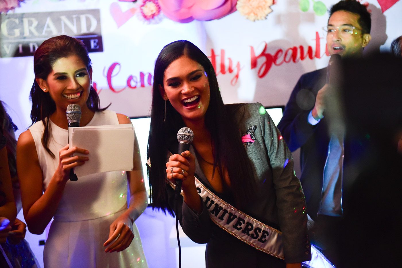 Shamcey hosting the Queen of the Universe event with Bobby Yan and Miss Universe 2015 Pia Wurtzbach. Photo by Alecs Ongcal/Rappler 