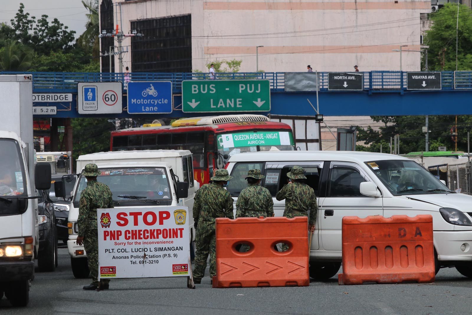 CHECKPOINT. Police sets up checkpoints in P Diliman in Quezon City for the Independence Day protests on June 12, 2020. Photo by Pino Arcenas/Rappler 