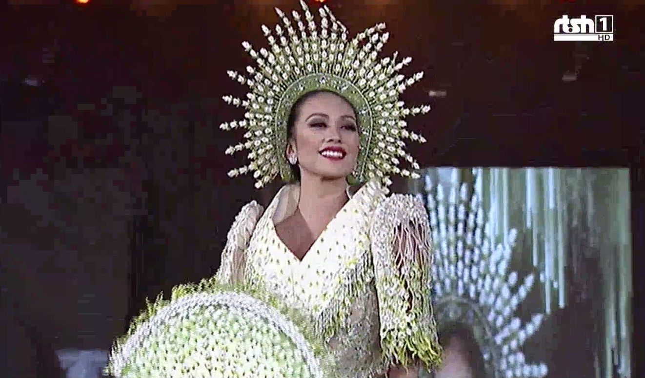 Nelda in her sampaguita-inspired national costume by Frederick Berches. Screengrab from RTSH. 