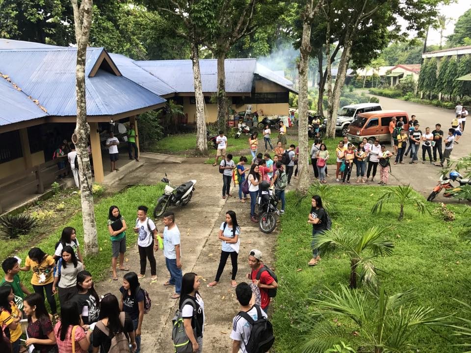 AFTERSHOCK. Students and staff of the Visayas State University evacuate as a magnitude 5.4 aftershock hits Leyte on July 10, 2017. All photos courtesy of Derek Alviola 