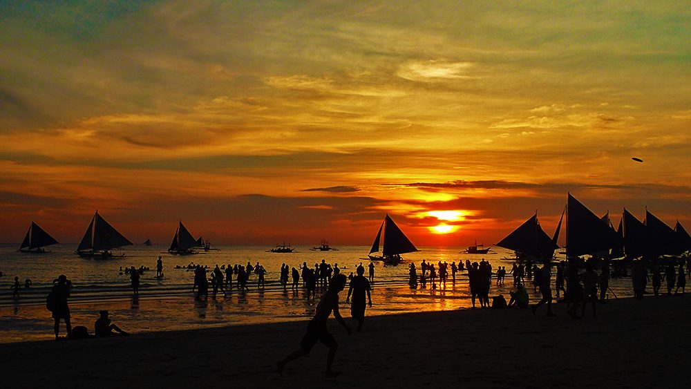 PICTURESQUE. Boracay sunsets are arguably among the country’s best. 