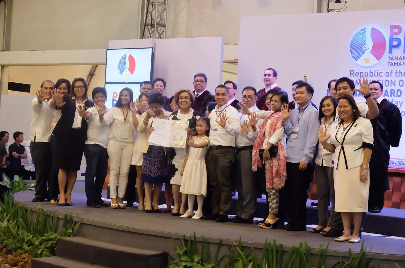 SUPPORT. The senator flanked by family, including Israel (in blue) and Vincent (rightmost), and staff during the proclamation of new senators in May 2016. Photo by Alecs Ongcal/Rappler     