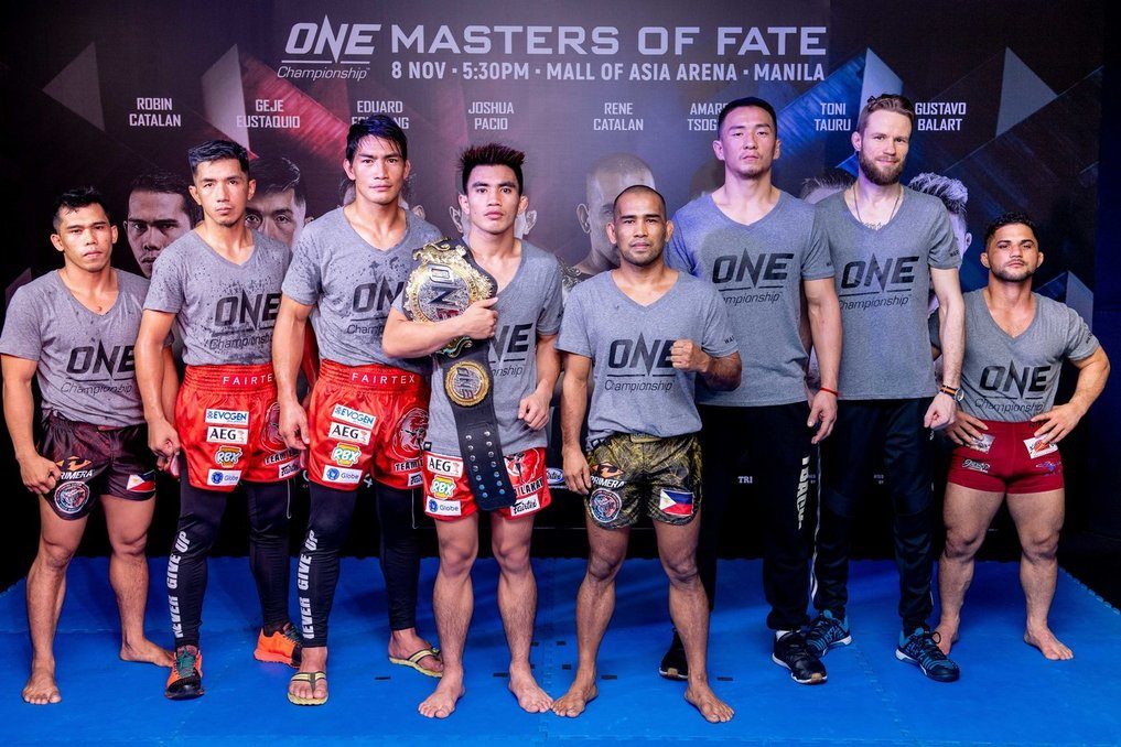 READY FOR BATTLE. MMA stars Joshu Pacio and Rene Catalan (fourth and fifth from left) gear up for the Friday showdown along with (from left) Robin Catalan, Geje Eustaquio, Eduard Folayang, Amarsanaa Tsogookhuu,Toni Tauru, and Gustavo Balart. Photo release    