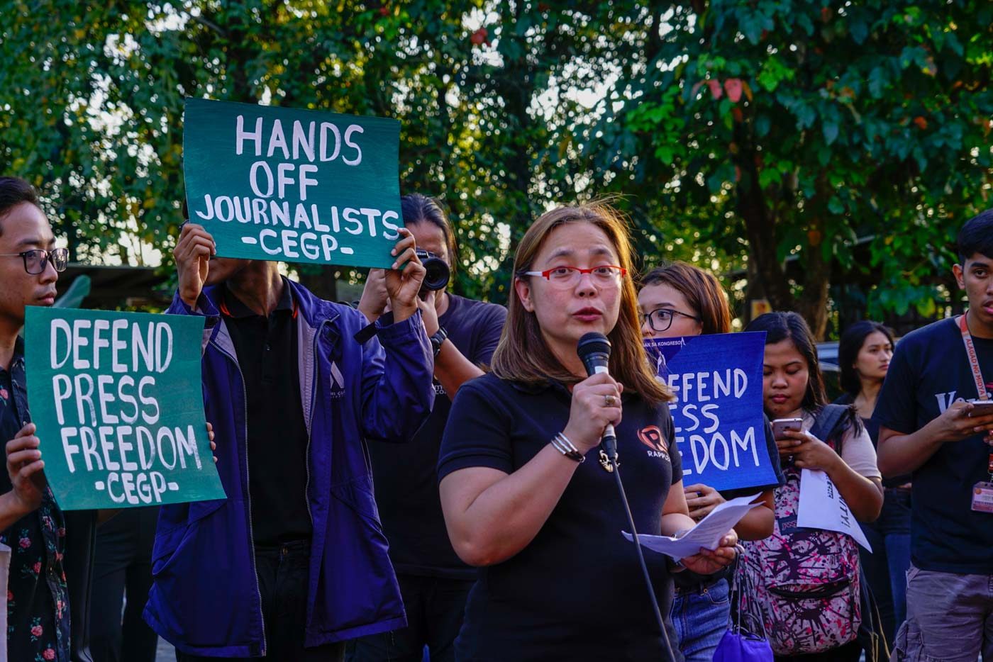 SPEAK OUT. Rappler's Gemma Bagayaua Mendoza talks about how integral press freedom is to democracy in a protest at UP CMC Veranda on February 14, 2019. Photo by Maria Tan/Rappler  
