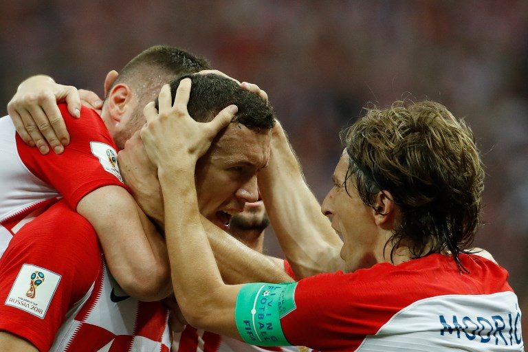 1-1. Croatia's forward Ivan Perisic (center) celebrates with his teammates after scoring the equalizer. Photo by Odd Andersen/AFP   