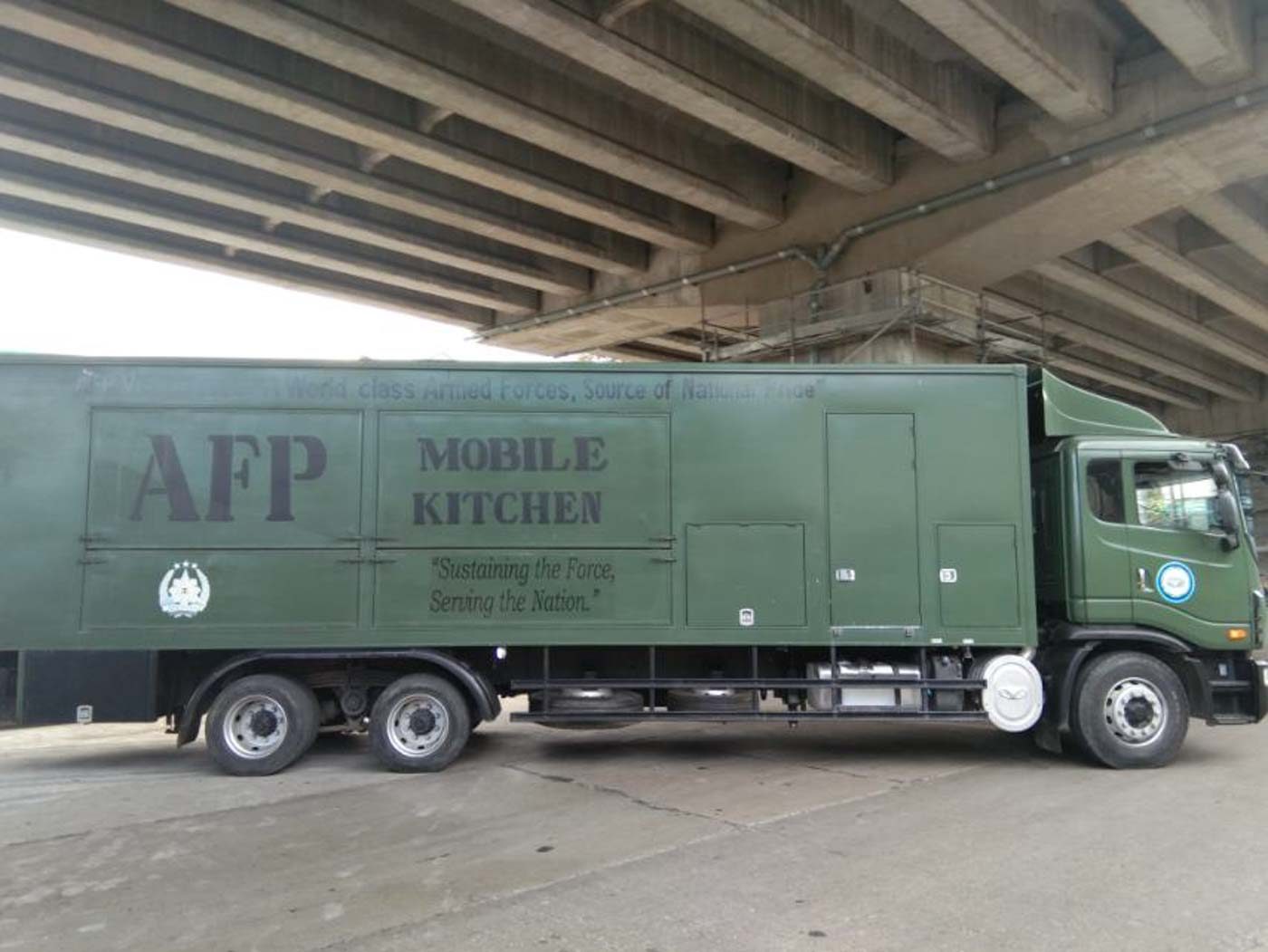 MOBILE KITCHENS. The AFP Mobile Kitchen aims to provide free meals to the homeless amid the quarantine. Photo by Armed Forces of the Philippines Public Affairs Office  