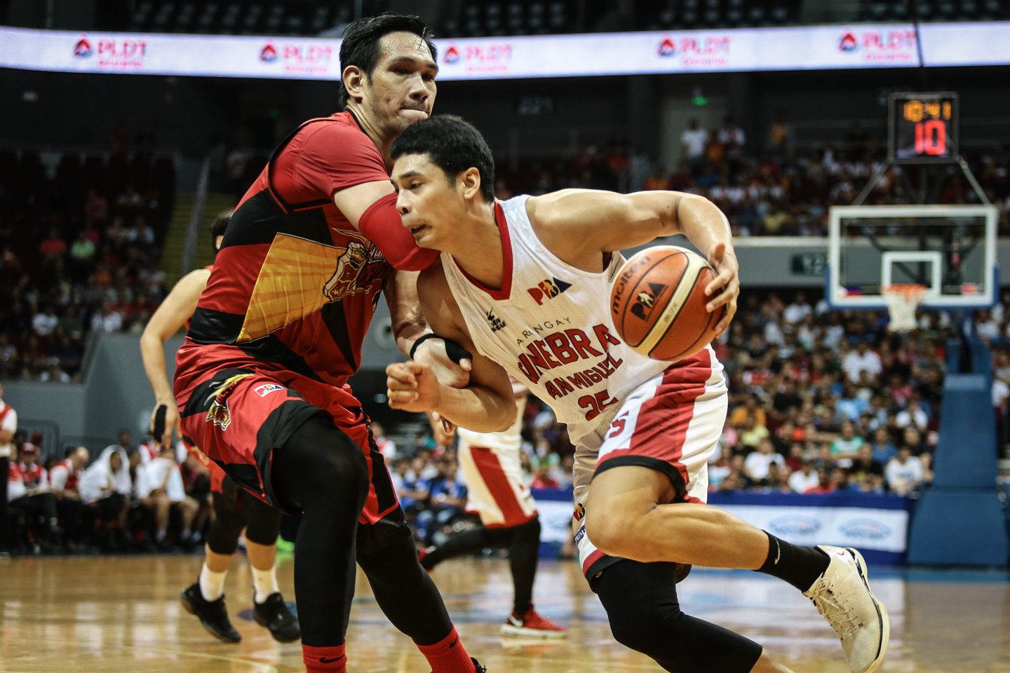 Ginebra avoids 0-3 series hole, turns back San Miguel in Game 3