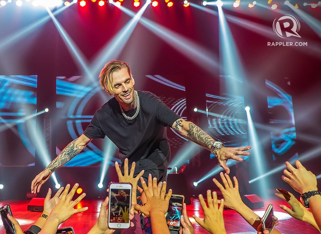FANS. Aaron Carter approaches his fans during the concert 