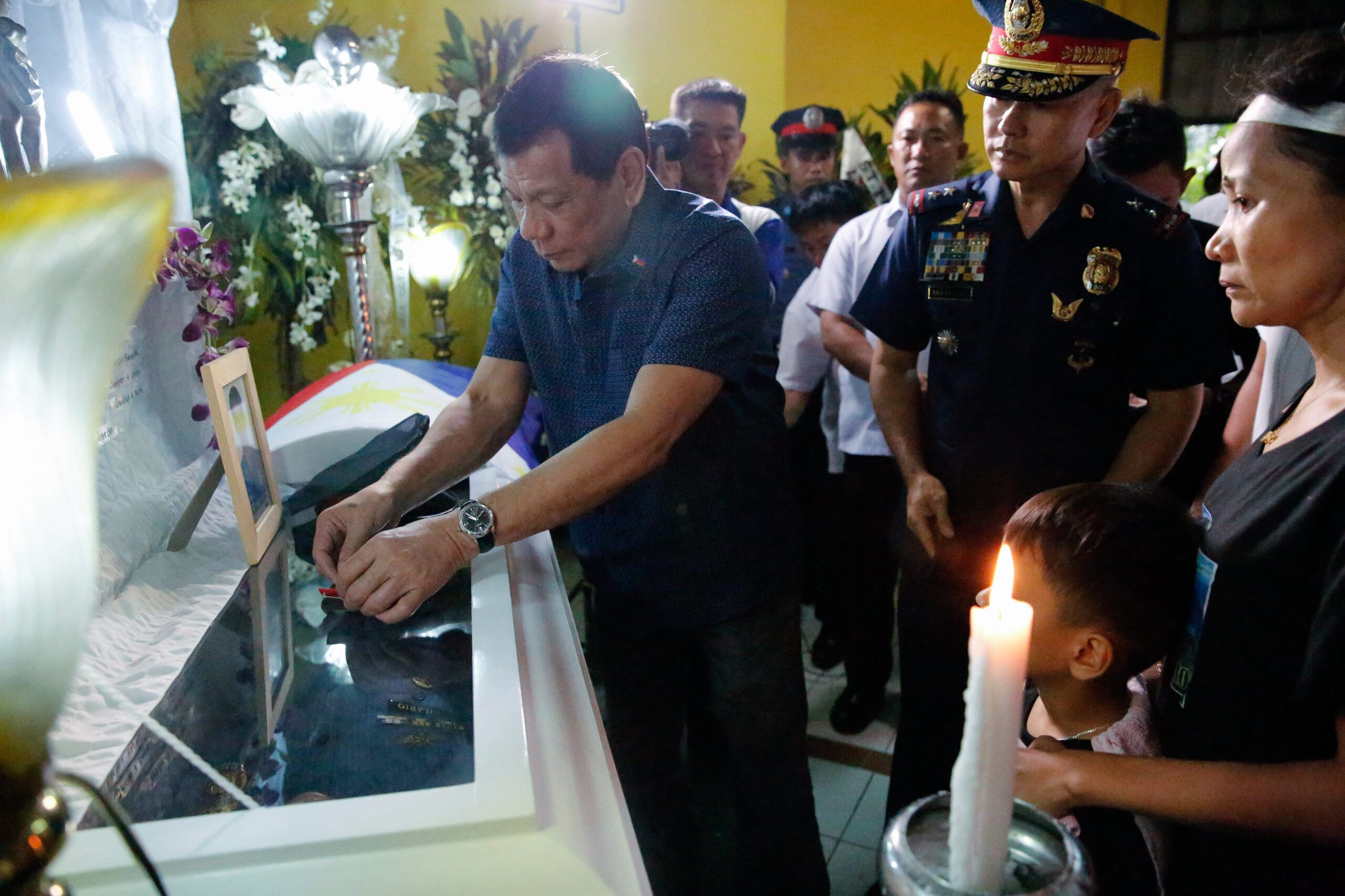 Duterte confers Order of Lapu-Lapu on slain Caloocan cop