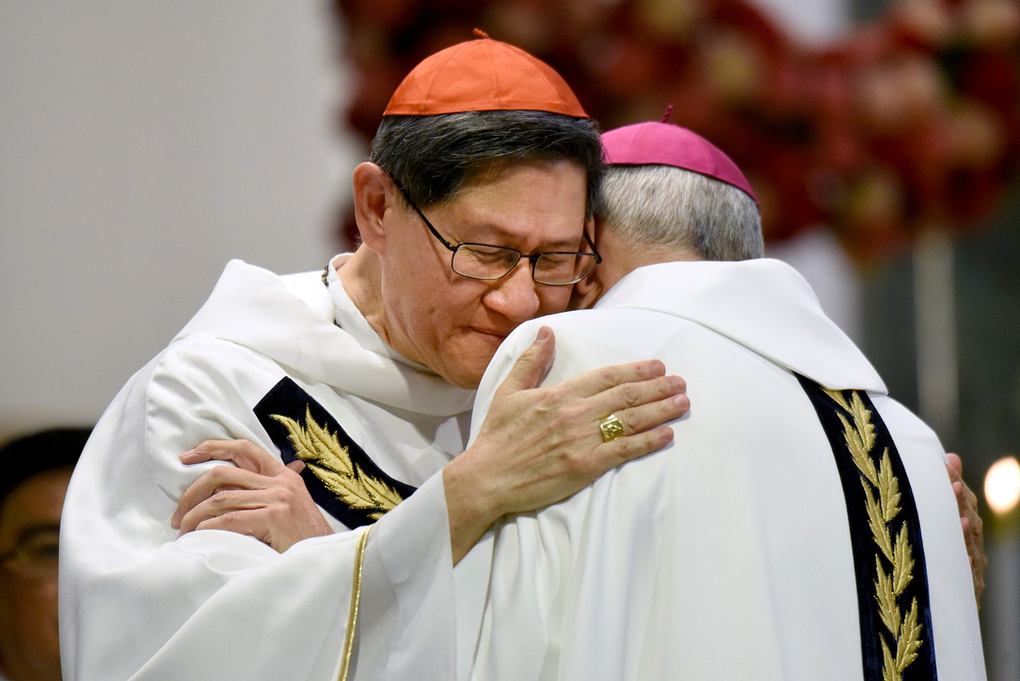 FRATERNAL EMBRACE. Manila Archbishop Luis Antonio Cardinal Tagle and Archbishop Gabriele Giordano Caccia, the Vatican’s ambassador to the Philippines, hug each other during the Mass for the Feast of the Immaculate Conception on December 9, 2019. Photo by Angie de Silva/Rappler 