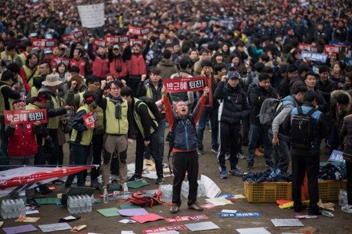 Fresh protest urges defiant South Korea president to resign