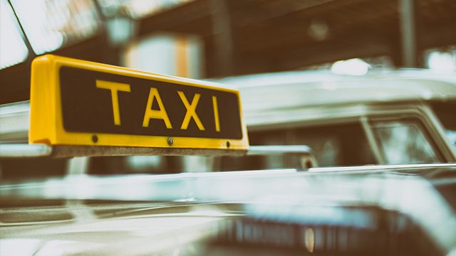 Spanish taxi driver returns 10,000 euros left in cab