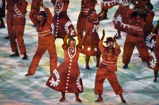 Beragam jenis tarian memeriahkan upacara penutupan Olimpiade. Foto oleh Fabrice Coffrini/AFP 
