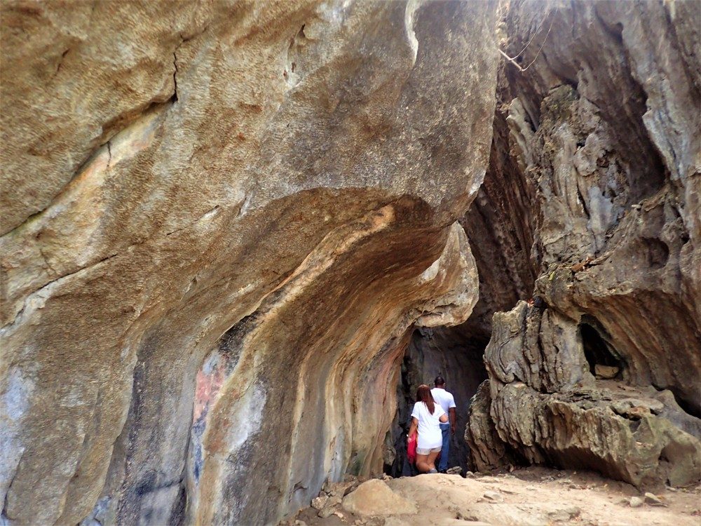 CALINAWAN. Aside from its historical significance, Calinawan Cave has interesting rock formations. 