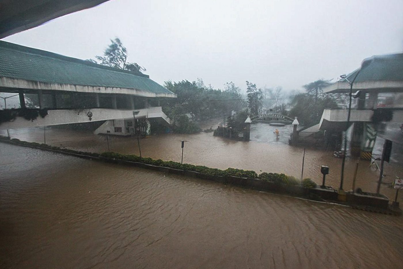 Flooding in Baguio City on September 15, 2018, due to Typhoon Ompong. Photo by Mau Victa/Rappler 