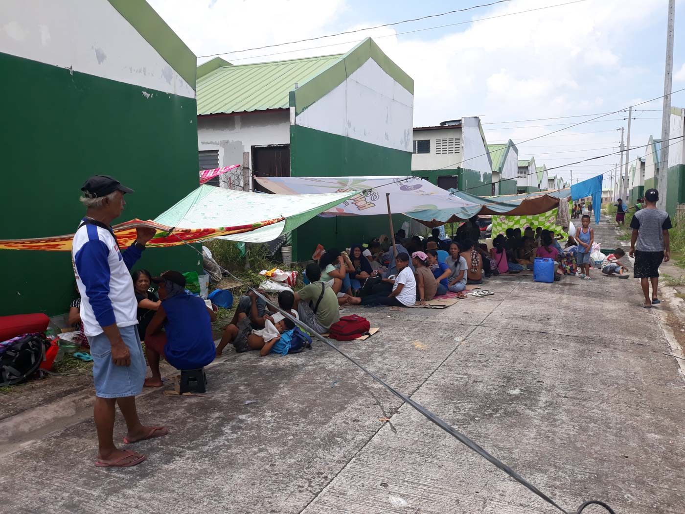 CAMP. Kadamay members set up makeshit tents at the government housing site on August 30 2018. Photo by Marchel P. Espina/Rappler 