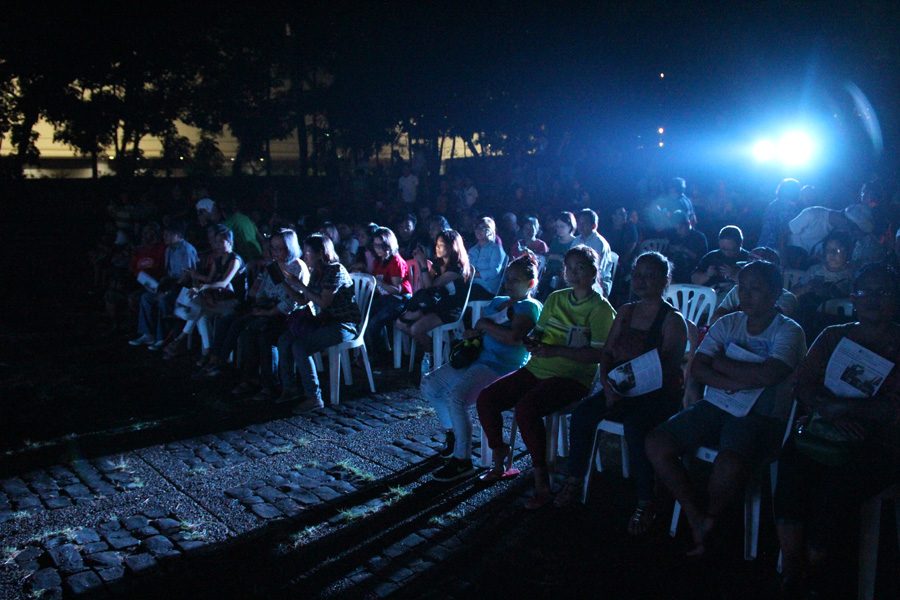 CONCERTGOERS. The #NeverForget Concert attracted many veterans and survivors of the Marcos dictatorship as well as their loved ones. Photo by Rome Jorge/Rappler 