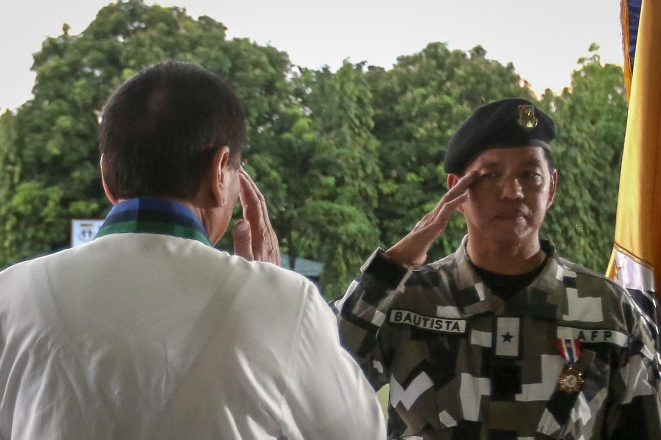 IN COMMAND. In this file photo, former Presidential Security Group chief and now 1st infantry division commander Maj Gen Rolanndo Bautista salutes President Duterte. File photo by Malacañang 