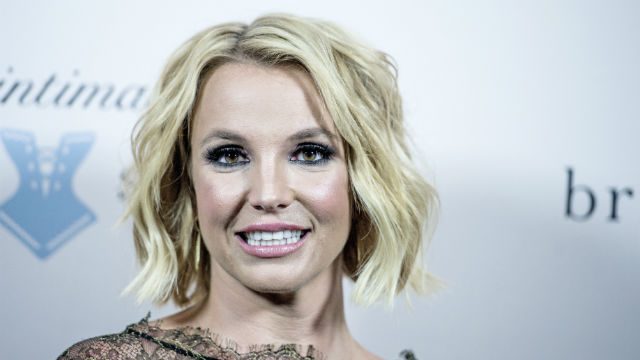 Britney Spears cancels shows after onstage fall