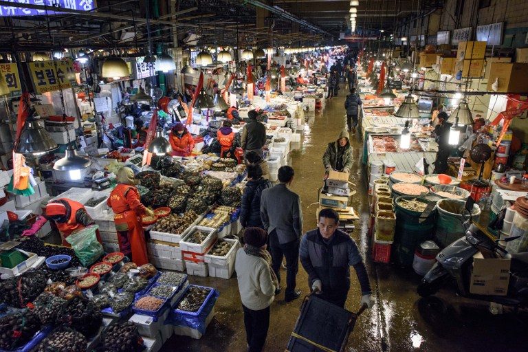 Historic Korean fish market resists move to glitzy facility