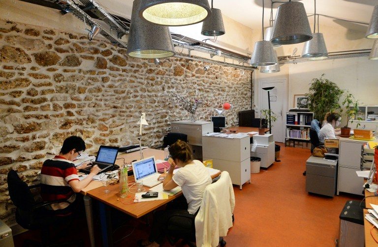 GROWING. The website Deskmag which tracks the coworking trend projects the number of coworking spaces globally to grow to more than 10,000 in 2016 from just 3,400 in 2013. File photo by Pierre Andrieu/AFP  