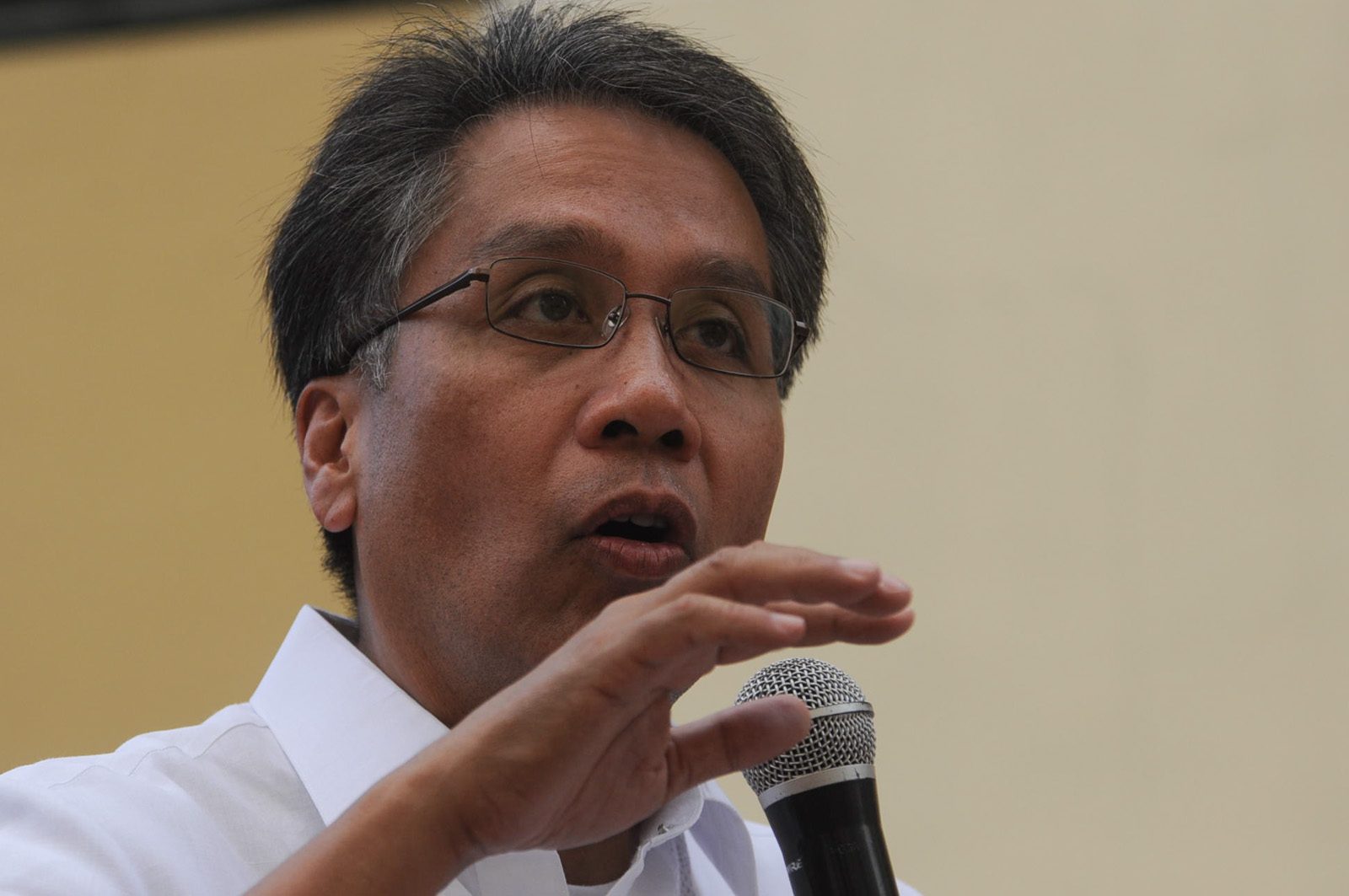 Roxas on Duterte’s brand of justice: A return to dark ages