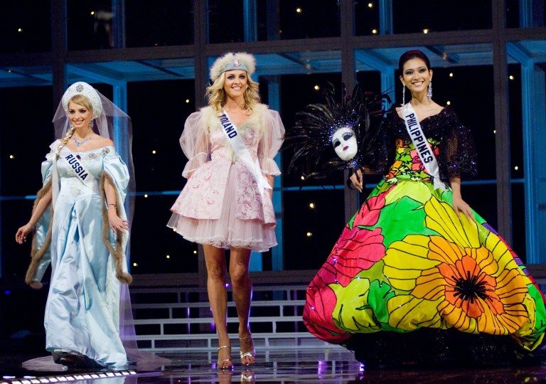MASKARA. Miss Russia Tatiana Kotova, Miss Poland Dorota Gawron, and Miss Philippines Anna Theresa Licaros pre-tape their introductions for the 2007 Miss Universe pageant in their national costumes at the Auditorio Nacional in Mexico City on May 24, 2007.  File photo by Darren Decker/ Miss Universe Organization/AFP  
