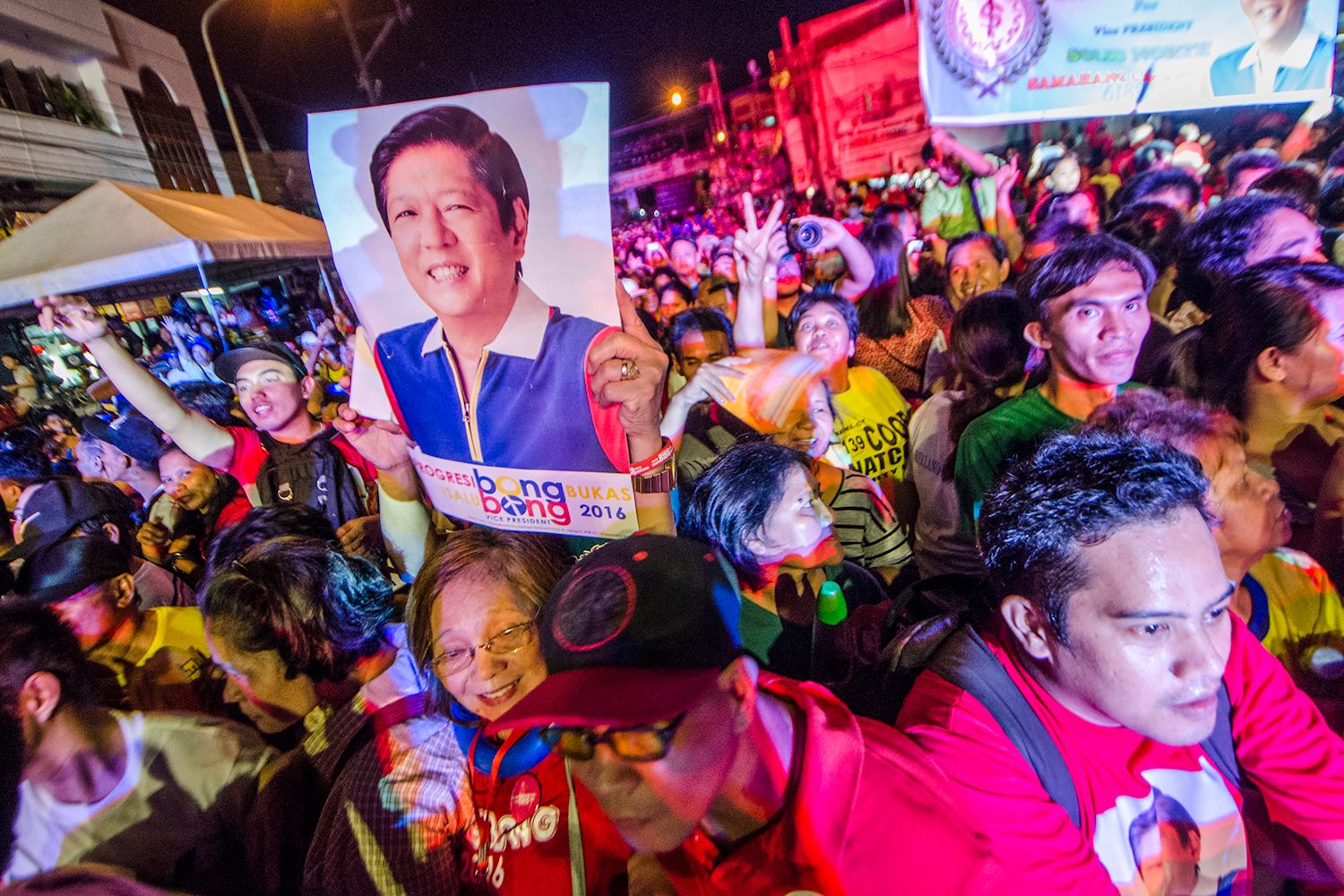 BONGBONG IS THEIR VP. Supporters raise a poster of vice presidential candidate Ferdinand Marcos Jr during his final campaign rally in Mandaluyong City on May 7, 2016. Photo by Rob Reyes/Rappler 