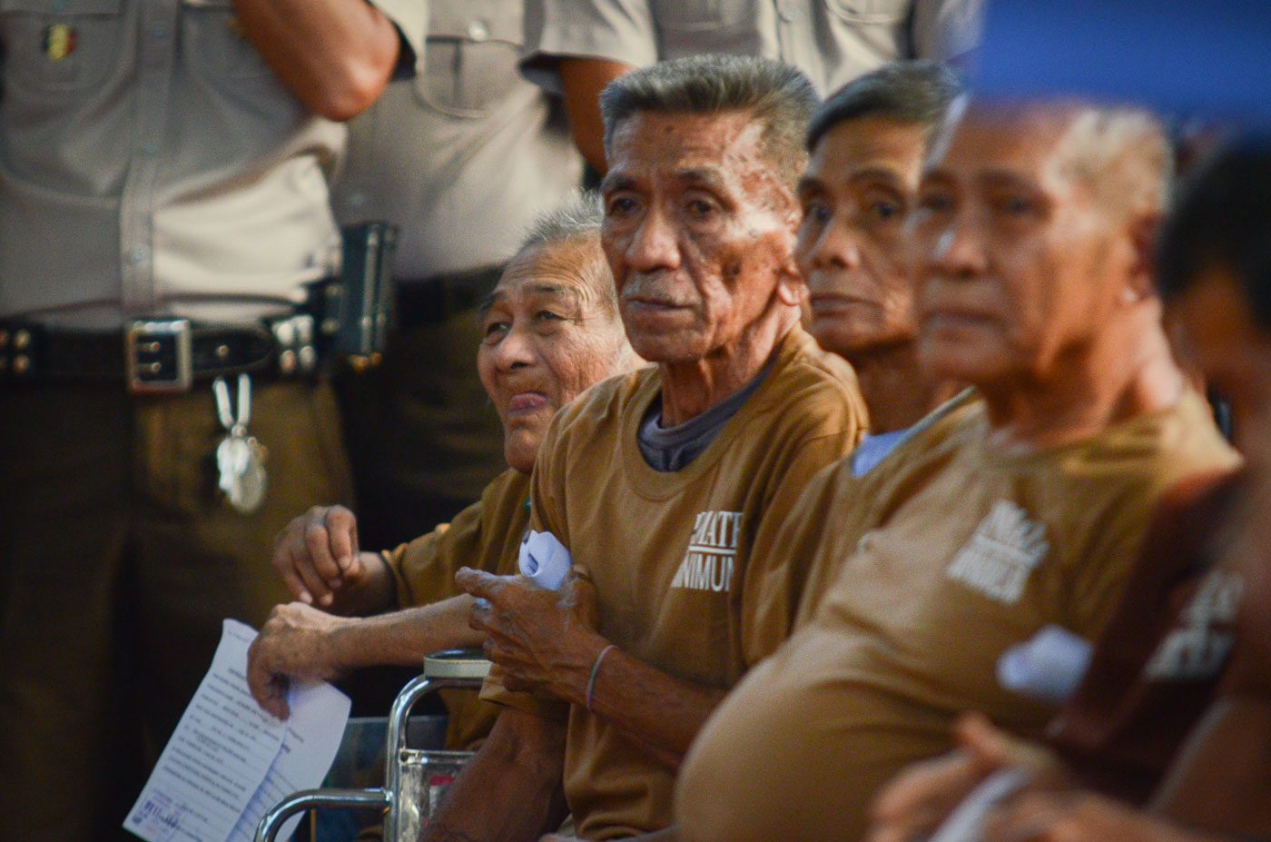 GOING HOME. Murder convicts Bienvenido Abagat, 73, and Roger Javellonar, 71 (2nd and 3rd from left) served 25 years in prison prior to their release on March 7, 2017. Photo by LeAnne Jazul/Rappler  