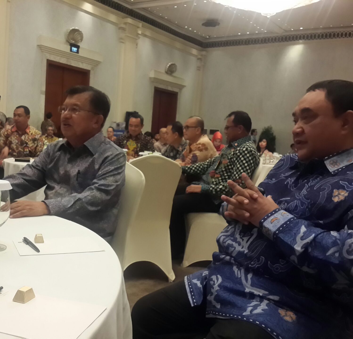 Wapres JK (kiri) dan Ketua Umum PWI Margiono di acara Breakfast Meeting Masa Depan Ekonomi Indonesia, pada 8 Desember 2016. Foto oleh Uni Lubis/Rappler  