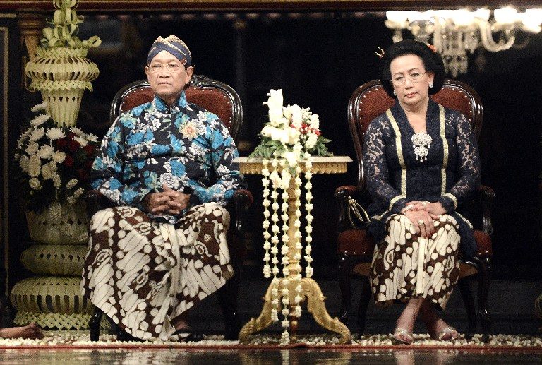 Indonesian sultan taps female heir, angering family