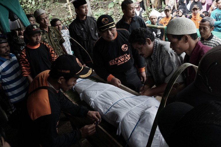 35 dead in Indonesian floods, landslides