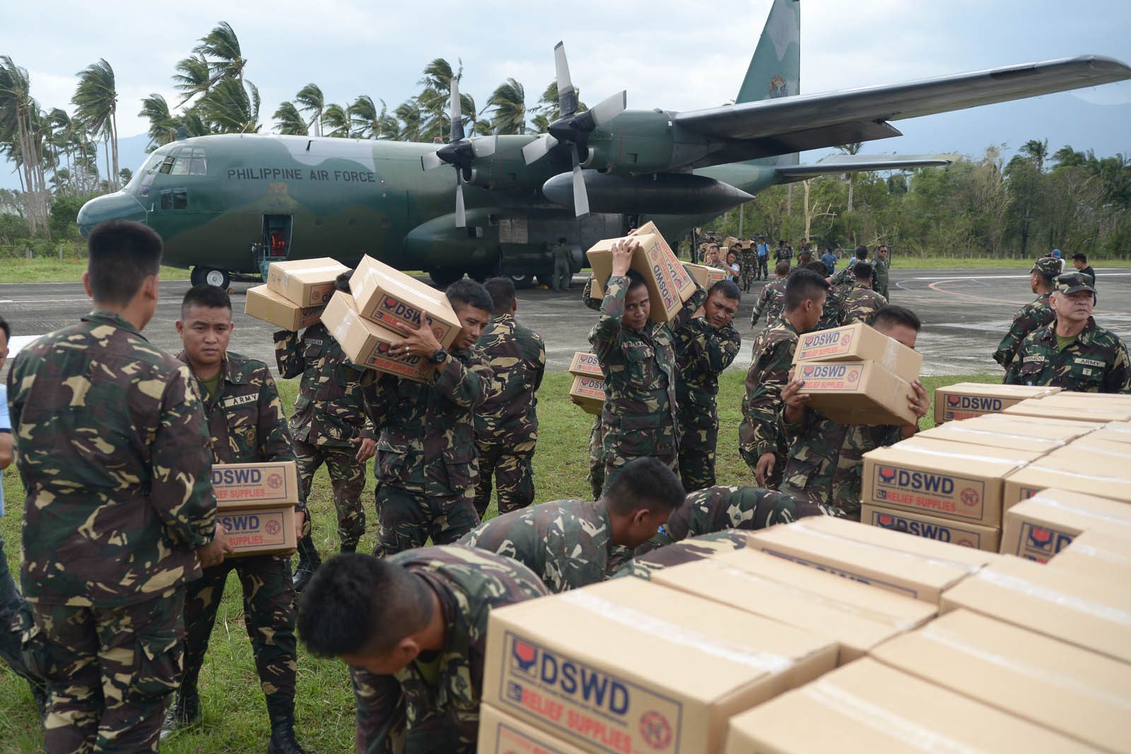 RELIEF GOODS. Members of the Philippine Air Force bring relief goods to Aurora province, after it was struck by Typhoon Lando in October 2015. Photo by Jansen Romero/Rappler 