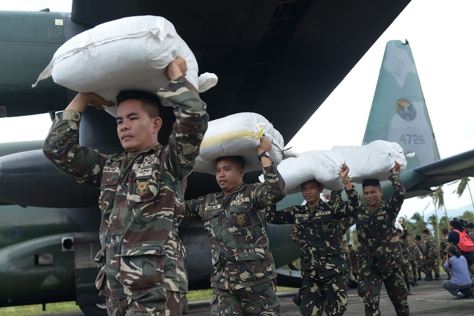 FOOD PACKS. Relief goods are unloaded from a C-130 plane in Baler, Aurora. Photo by Jansen Romero/Rappler 