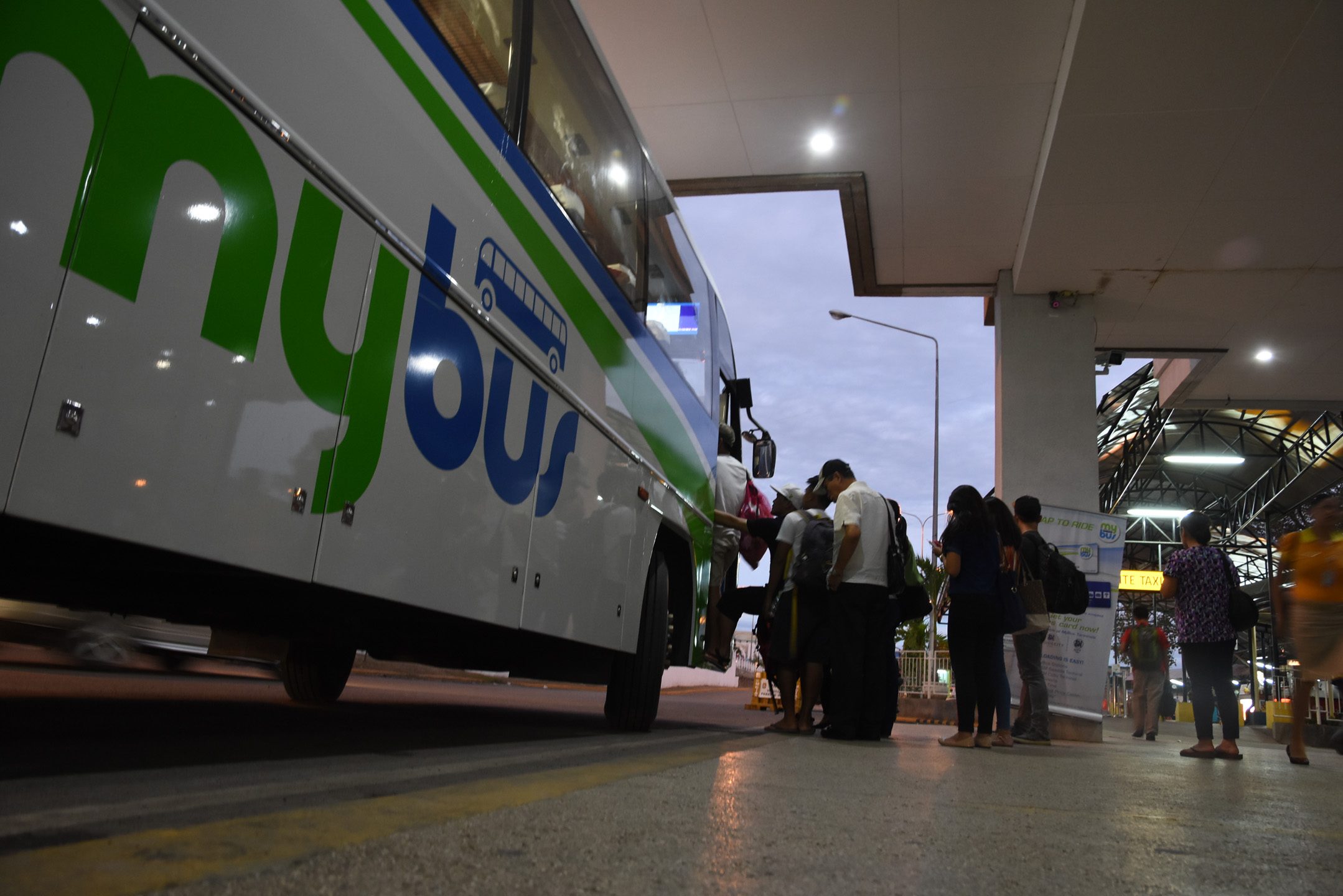 CONVENIENCE. Passengers can now board a bus from the arrival area to SM Cebu for P25.  