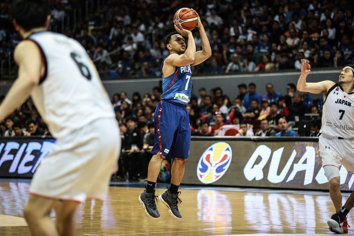 GO-TO GUY. Jayson Castro steady the Gilas ship with his late-game heroics against Japan. Photo by Josh Albelda/Rappler 