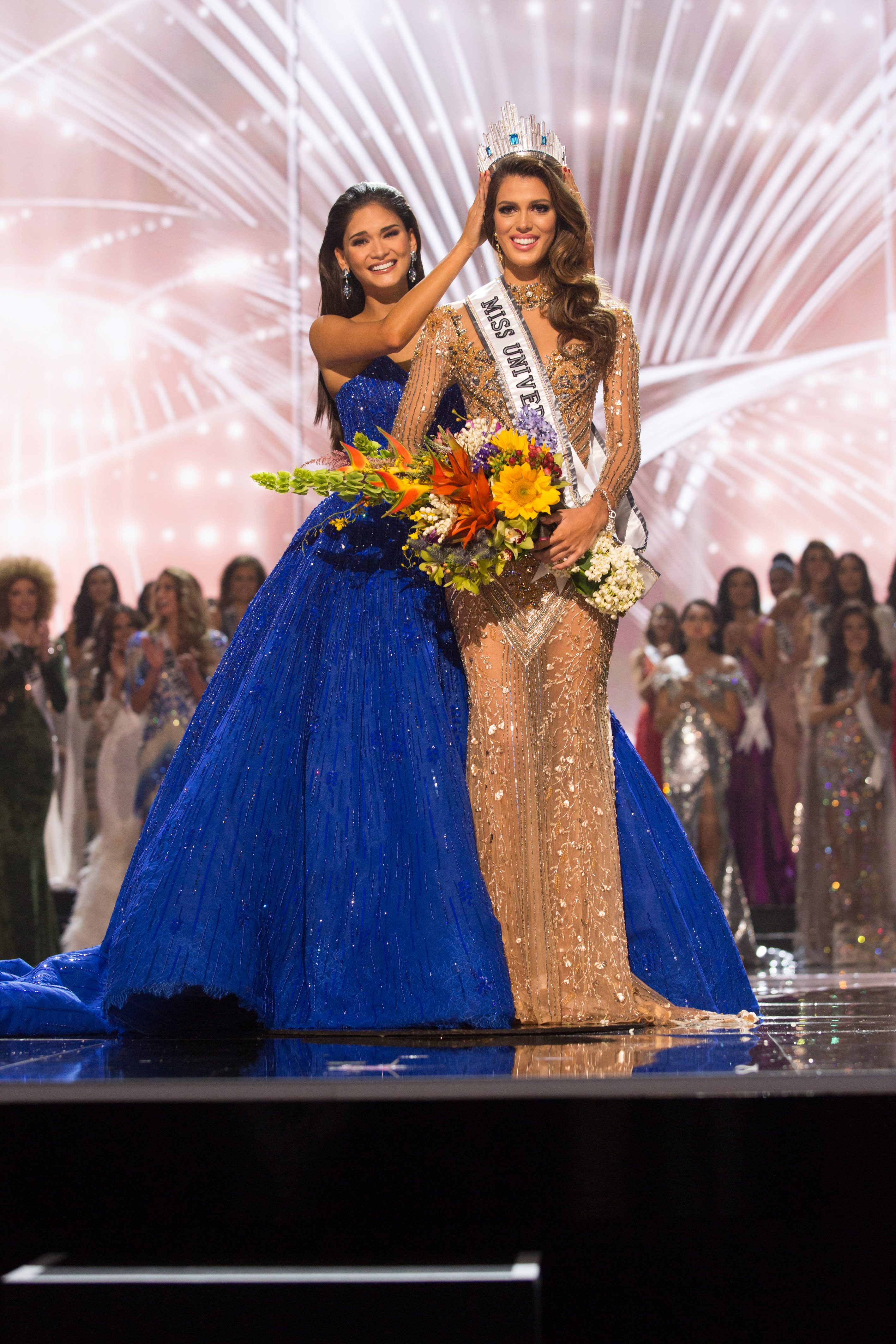 MISS UNIVERSE 2016. Miss Universe 2015, Pia Wurtzbach crowns Iris Mittenaere of France as Miss Universe 2016. Photo from Miss Universe Organization 