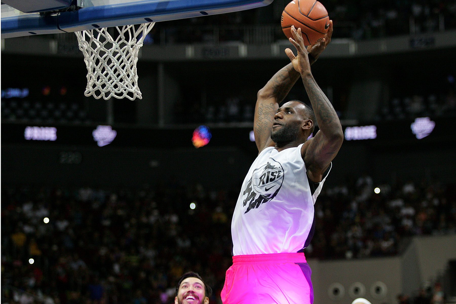 HIGH UP. Once LeBron switched into his jersey, he was quick to go high up for a slam. Photo by Josh Albelda/Rappler 