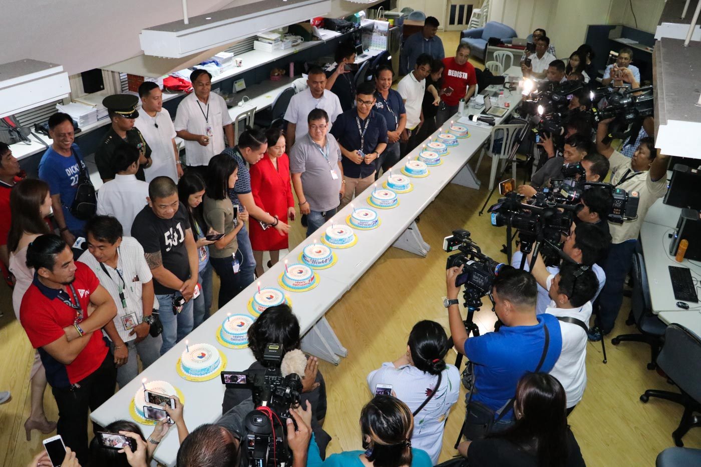 LOOK: Arroyo gives birthday cakes to House journalists
