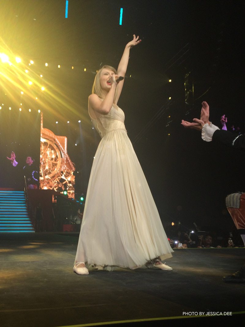 IN PHOTOS: Taylor Swift’s fabulous ‘Red’ Manila concert