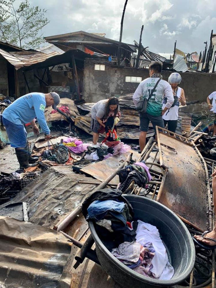 ANOTHER DISASTER. Almost at the same time as Typhoon Ursula's landfall in Tacloban City on Christmas eve, a fire also razes the homes of families in Brgy. 66, Tacloban City. Photo courtesy of Tacloban City Vice Mayor Jerry Sambo Yaokasin 