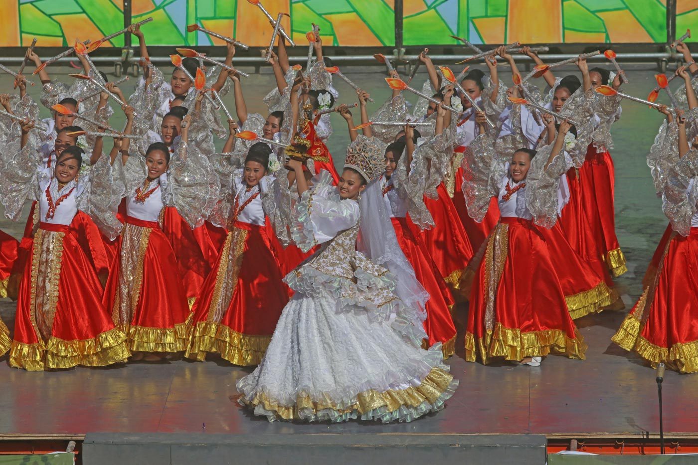DANCE. Youth from different towns dance the Sinulog 