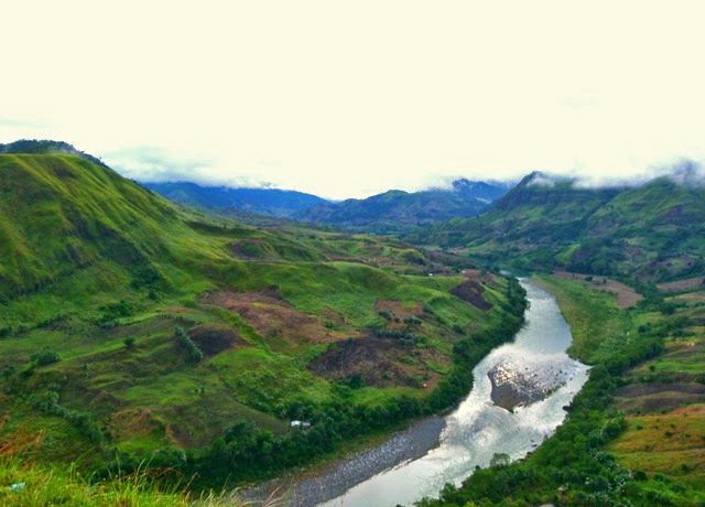 LANDINGAN VIEWPOINT. The view of Cagayan River flowing through vibrant green can be enjoyed from this vantage point in Nagtipunan. Photo by Mark Julius Estur 