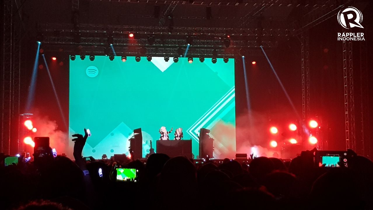 PEMBUKA PANGGUNG. Duo DJ asal Jepang AmPm menjadi pembuka panggung 'Spotify on Stage' pada Rabu, 9 Agustus. Foto oleh Sakinah Ummu Haniy/Rappler  