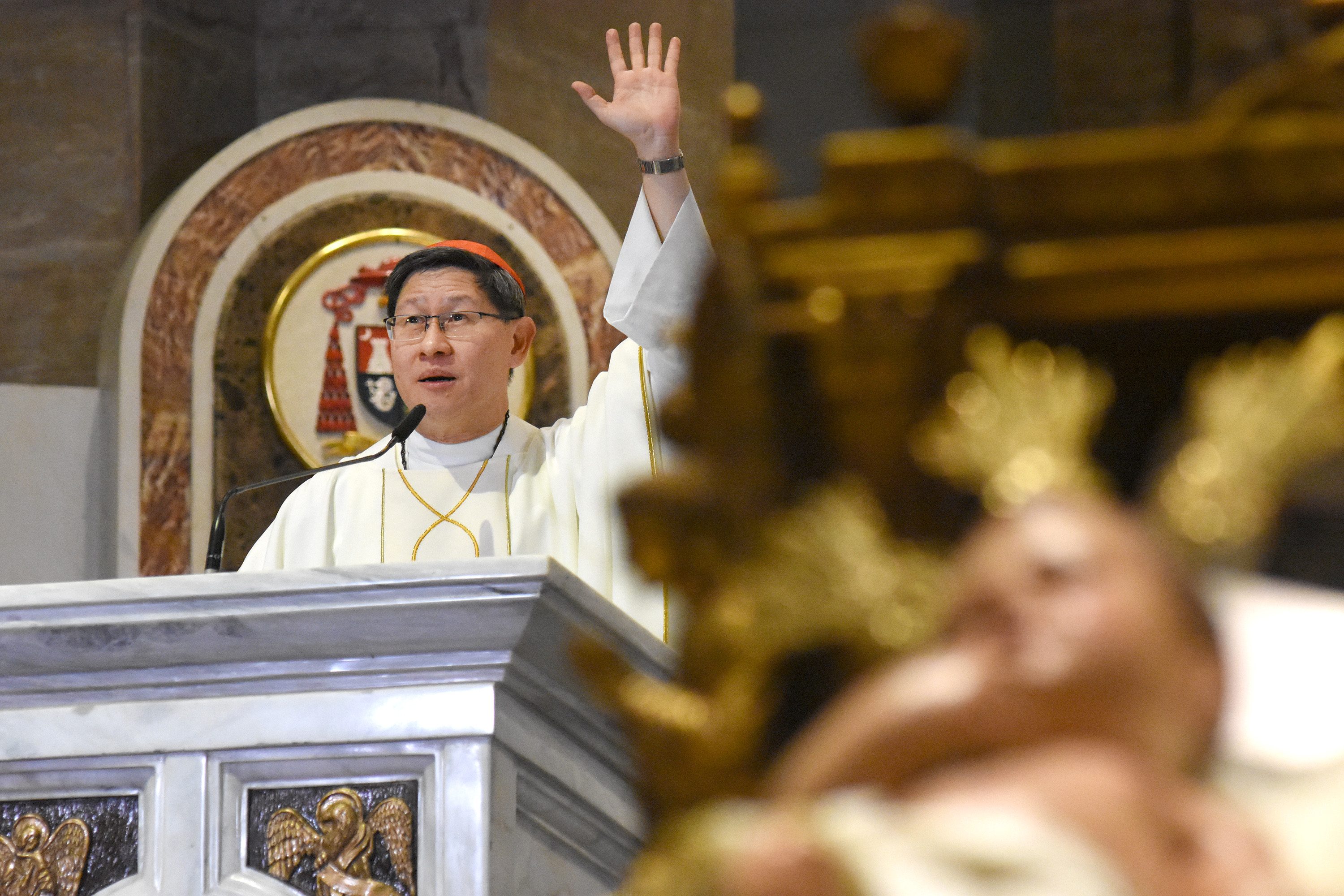 REMEMBER THE SUFFERING. Manila Archbishop Luis Antonio Cardinal Tagle urges Filipinos to remember the poor and suffering as he leads the Christmas Eve Mass at the Manila Cathedral on December 24, 2017. Photo by Angie de Silva/Rappler 