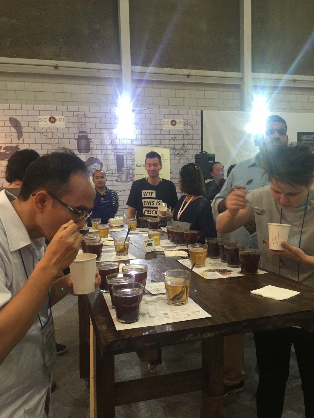CUPPING SESSION. Buyers taste the 14 coffee on display, to decide which one they would like to later bid for. Photo by Natashya Gutierrez/Rappler 