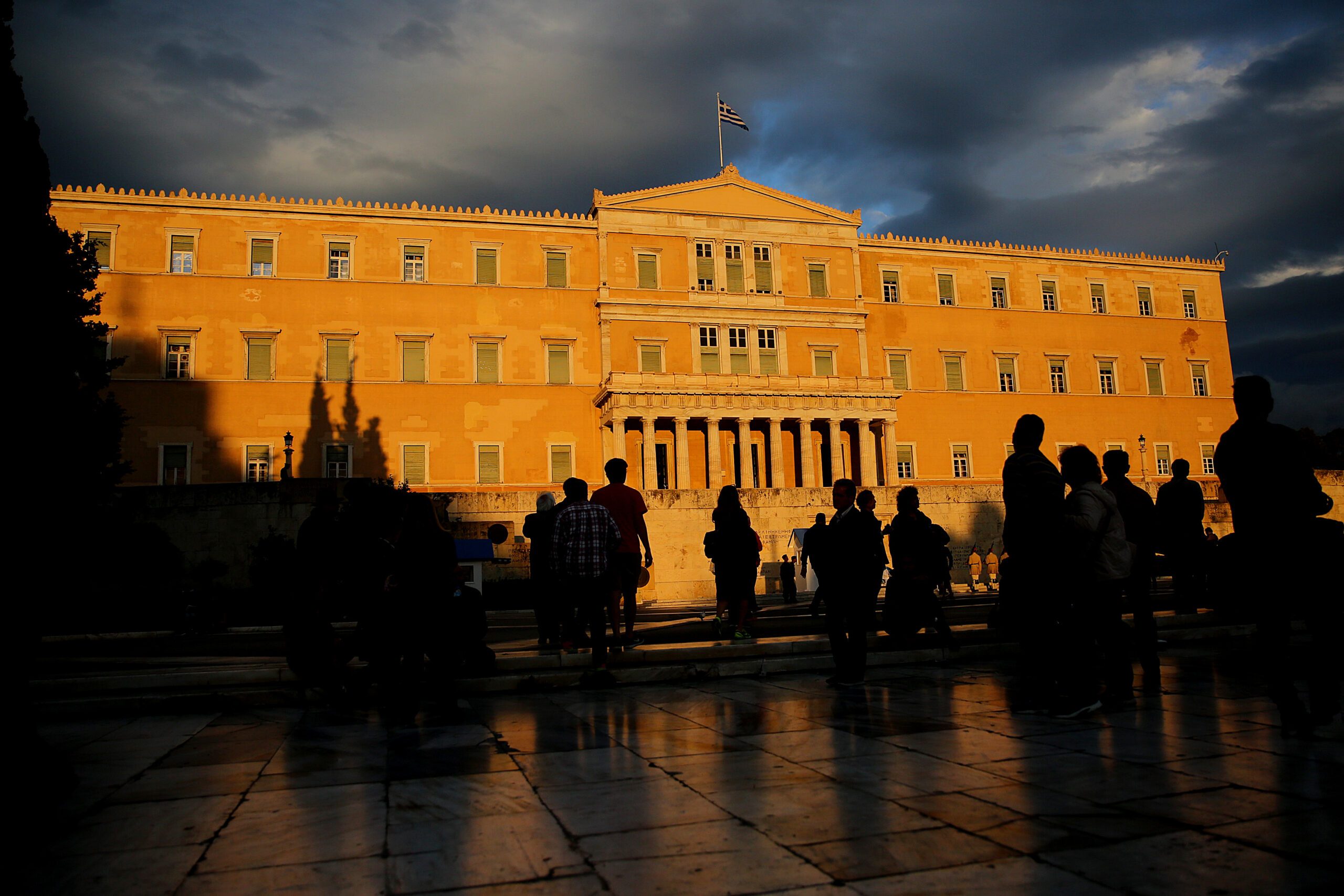 IMF: Greece needs ‘unconditional’ debt relief from EU creditors